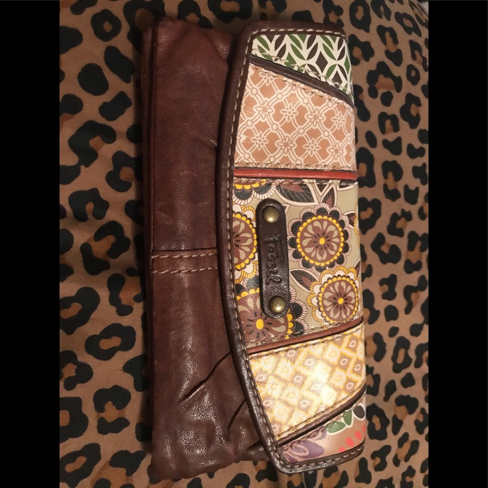 Brown fossil leather wallet